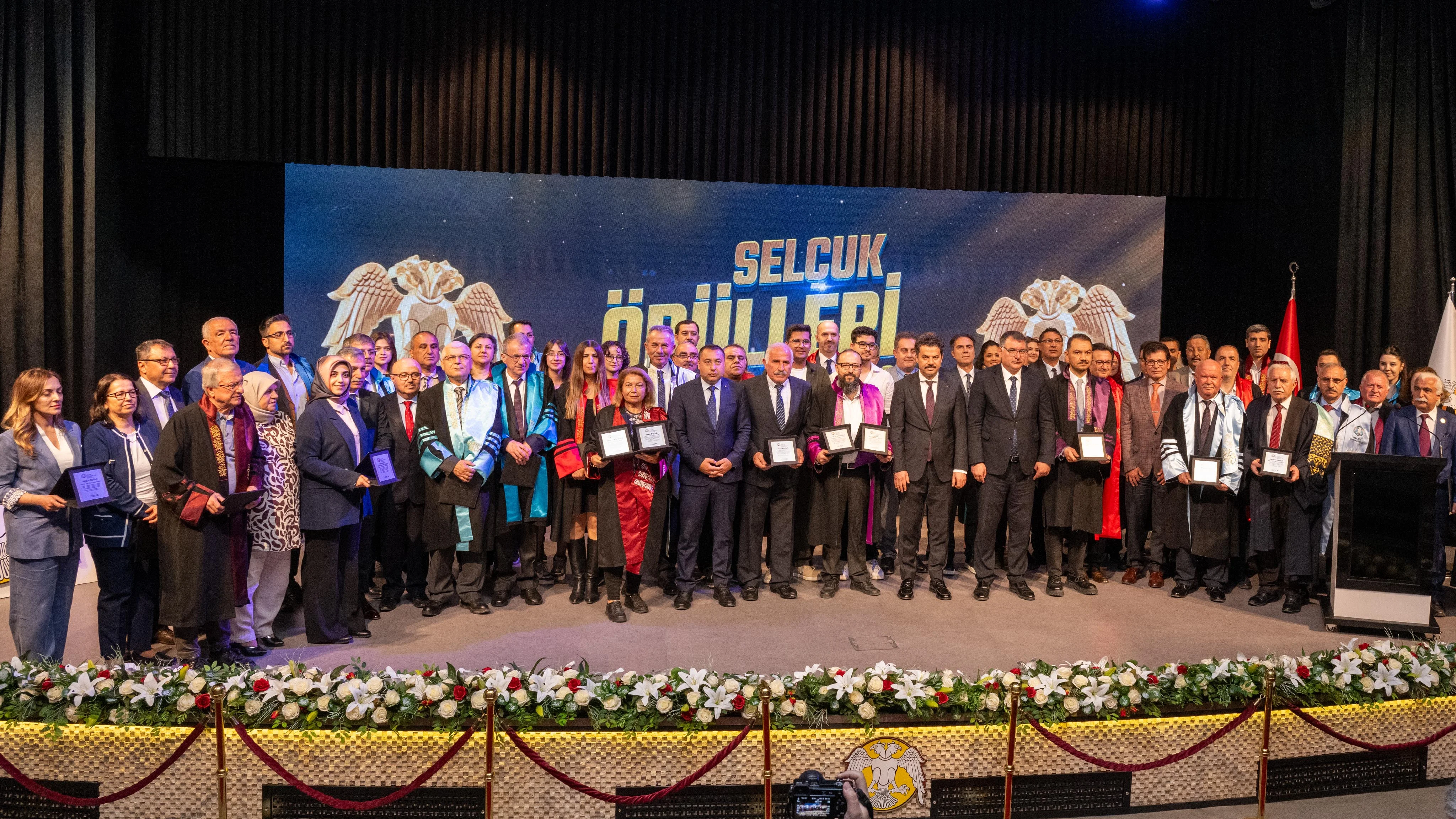 BAŞARI VE VEFA ÖDÜLLERİ: Selçuk Üniversitesinde başarıya katkı sağlayanlar onurlandırıldı.